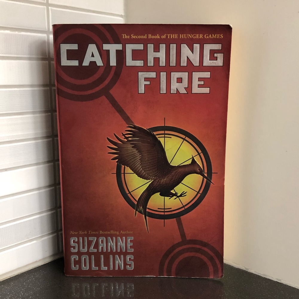 📚 3/$18 Catching Fire (2nd book of Hunger Games)